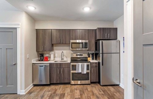 Mile Square Apartamento | CozySuites - Penrose