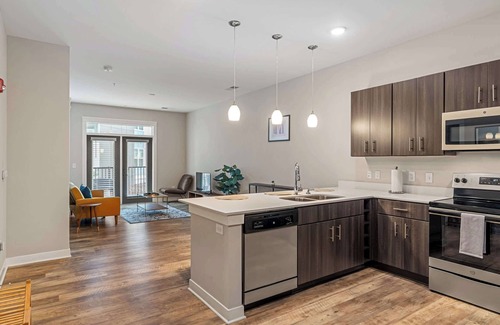 Mile Square Apartamento | CozySuites - Penrose