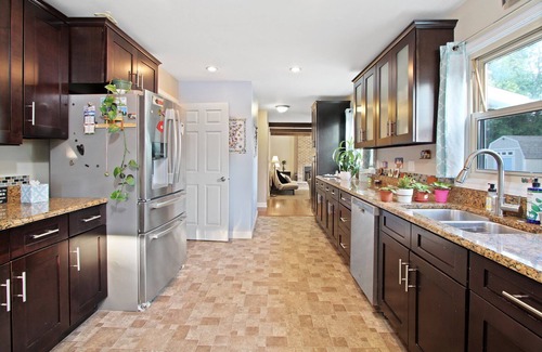 Oak Creek Casa | Cozzy 3 Bd House Oak Creek. 8min Milwaukee airport