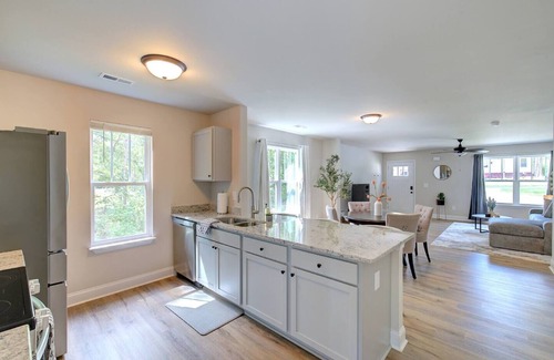 Taylors Casa | Cozzy home away from home fenced in back yard and pet friendly