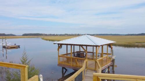 Midway Casa | Crabbin Cabin - Spacious, Seasonal Riverside Home On The Ga Coast