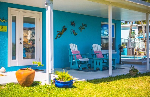 Historic Downtown Melbourne Apartamento | Crane Creek Inn Mangrove Suite: Waterfront Pool!