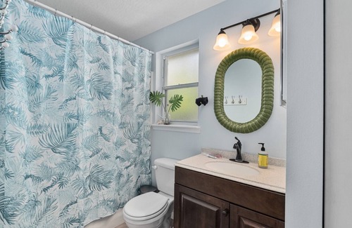 Historic Downtown Melbourne Apartamento | Crane Creek Inn Mangrove Suite: Waterfront Pool!