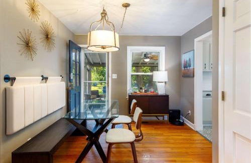 Ames Casa | Crane Haven - Fresh Boutique Stay, Cozy Inside & Out