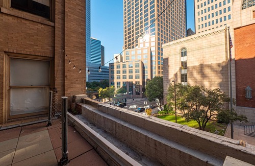 Downtown Dallas Apartamento | Creative luxury loft in the heart of Downtown Dallas!