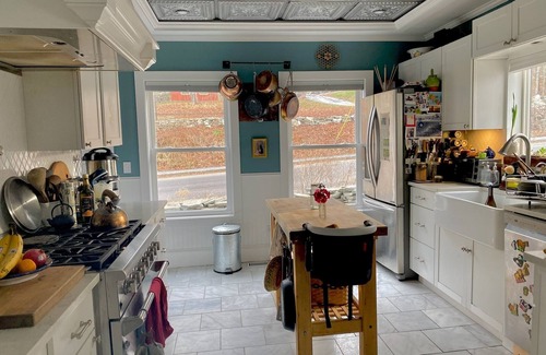 Waldoboro Casa | Creative winter and spring on a river in Maine