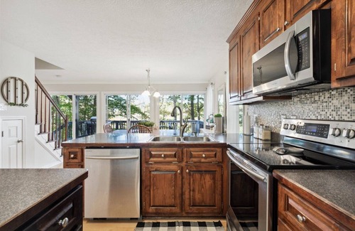 Stevensville Casa | Creekfront Retreat w/ Hot Tub & Sunset Views