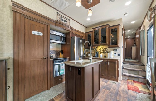 Gatlinburg - Pigeon Forge Alquiler De RV | Creek-side Campsite / Gatlinburg, Pigeon Forge, Smoky Mountains.