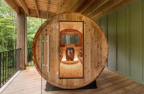 Foxfire Estates Casa | Creek Songs - Hot Tub, Sauna, Game Room, Three Decks, Fire Pit by the Creek - Blue Ridge, GA