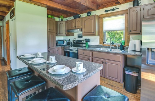 Campton Cabina | Secluded Campton Cabin w/ Views & Cozy Fireplace!