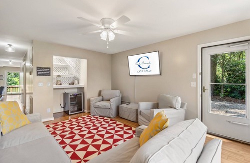 Reedville Cabaña | CreekFront/Kayaks/Float Mat/Paddleboard/PrivateDock/10MinDrivetoMainStReedville