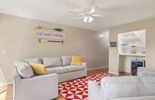 Reedville Cabaña | CreekFront/Kayaks/Float Mat/Paddleboard/PrivateDock/10MinDrivetoMainStReedville