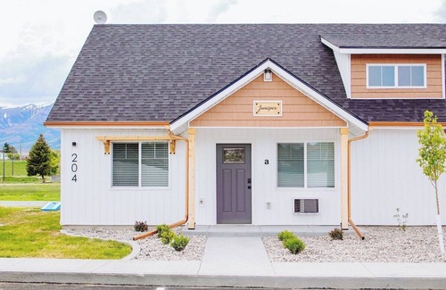 McCammon Casa | Creekside Cabin Juniper-stay with views near Lava