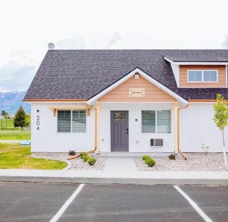 McCammon Casa | Creekside Cabin Juniper-stay with views near Lava
