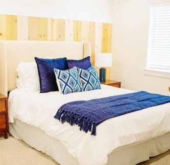 McCammon Casa | Creekside Cabin Juniper-stay with views near Lava