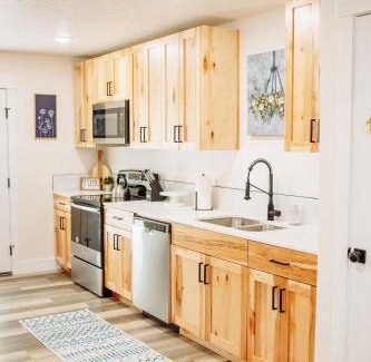 McCammon Casa | Creekside Cabin Juniper-stay with views near Lava