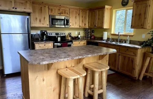 Packwood Cabina | Creekside Cabin- nature just footsteps away!