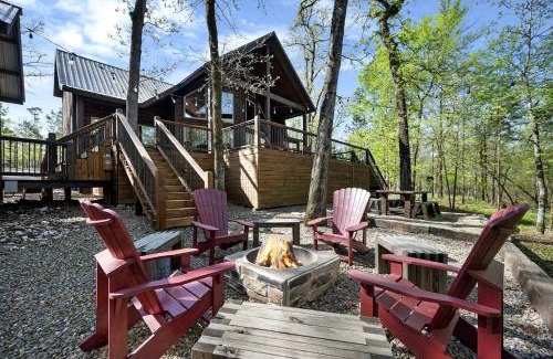Hochatown Casa | Creekside Cabin Perfect for Family Getaways in Broken Bow, Oklahoma