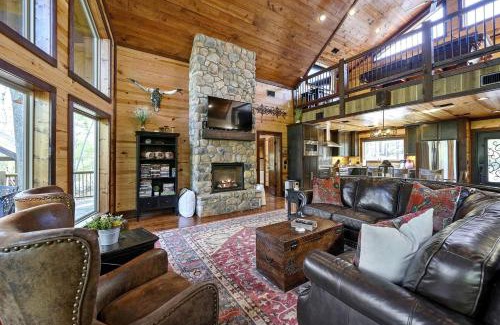 Hochatown Casa | Creekside Cabin Perfect for Family Getaways in Broken Bow, Oklahoma