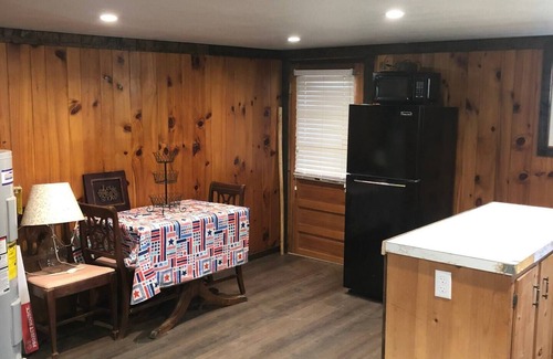 Burnsville Casa | Creekside Cabin skiing/hiking & Appalachian Trail.