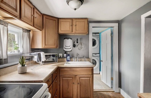 Mount Jackson Chalet De Esquí | Creekside Cabin w Hot Tub, Fire Pit, Deck & Grill!