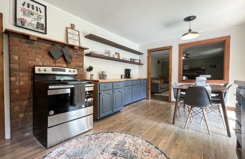 Sylva Casa | Creekside cottage central to the best of WNC