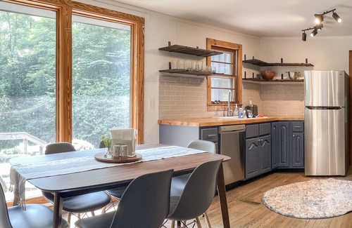 Sylva Casa | Creekside cottage central to the best of WNC
