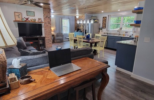 Aquone Cabina | Creekside Cottage –Pool Table, Firepit & Pet-Friendly in the Nantahala Mountains