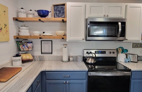 Aquone Cabina | Creekside Cottage –Pool Table, Firepit & Pet-Friendly in the Nantahala Mountains