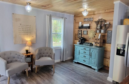 Aquone Cabina | Creekside Cottage –Pool Table, Firepit & Pet-Friendly in the Nantahala Mountains