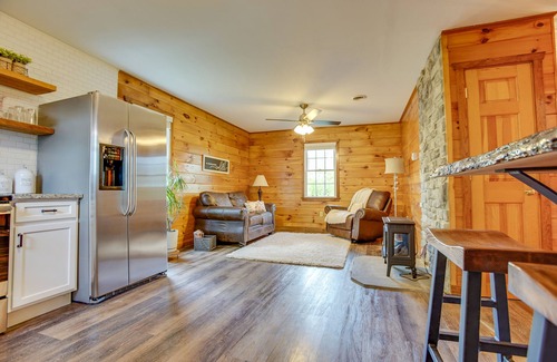 Mount Aetna Cabaña | Creekside Cottage | Romantic Waterfront Escape w/ HOT TUB!