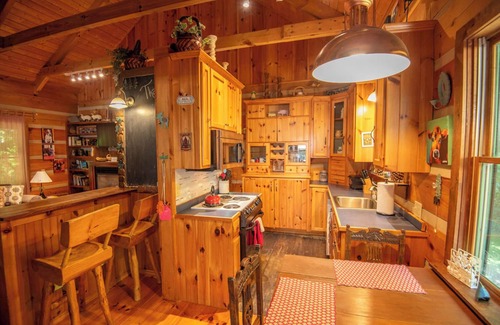 West Jefferson Cabina | Inicio de sesión privado en Rushing Creek en Blue Ridge Mountains