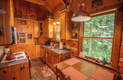 West Jefferson Cabina | Inicio de sesión privado en Rushing Creek en Blue Ridge Mountains