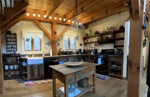 Hot Springs Cabaña | Creekside Fairytale Cottage-Hot Tub-Cozy Fireplace