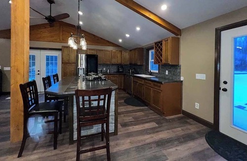 Town of Throop Casa | Creekside Hideaway 4 Bedroom House