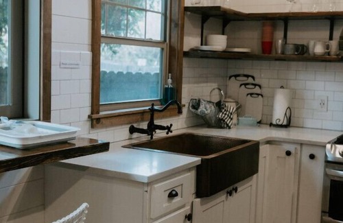 Guerneville Casa | Creekside Under the Redwoods