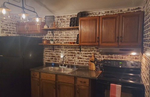 Murphysboro Casa | Creekside Valley: secluded, spacious home for 8!