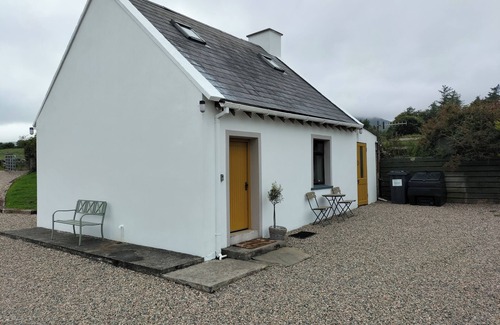 Glenveagh Cabaña | Creeslough - 2 Bed Cottage - Pet Friendly - Garden