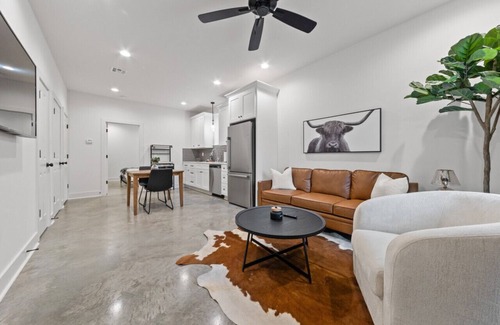 Lafayette Casa | Creole House*KING bed*Relax in Cajun Comfort!