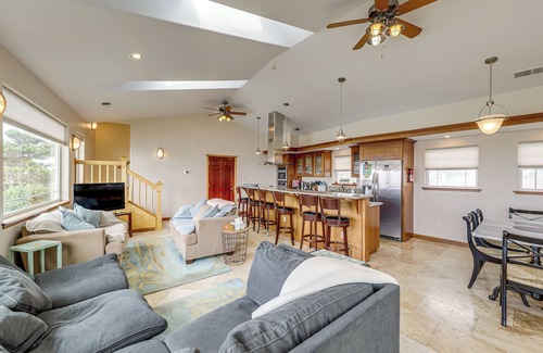 Crescent City Casa | Crescent City Getaway w/ Panoramic Ocean Views!
