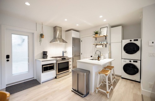 Crescent Beach Cabaña | Crescent Heights Laneway Cottage