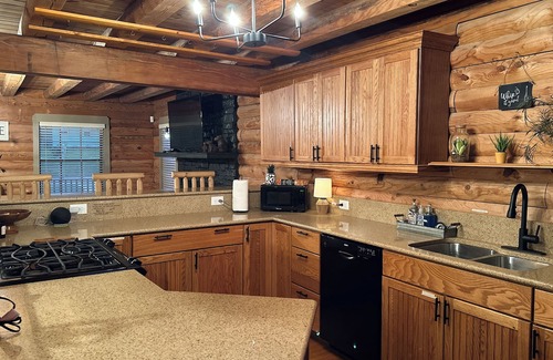 Crescent City Casa | Crescent Lake Cozy Cabin Retreat- Bring your boat!