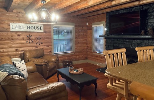 Crescent City Casa | Crescent Lake Cozy Cabin Retreat- Bring your boat!