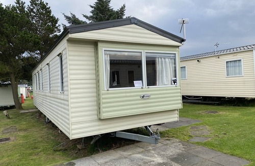 Cresswell Casa | Cresswell Towers Caravan Pet friendly - 500 yards to beach.