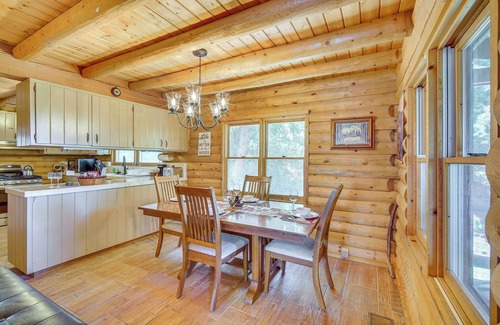 Cedarpines Park Cabina | Crestline Area Vacation Rental Cabin w/ Decks!