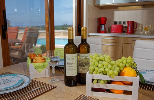 Malevizi Villa | Cretan Vineyard Hill Villa | piscina privada, vista panorámica, hermoso viñedo