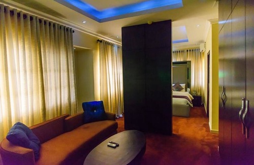 Lekki Phase 1 Hotel | CribVille Hotel & Suites