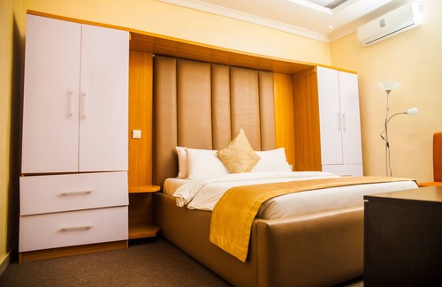 Lekki Phase 1 Hotel | CribVille Hotel & Suites