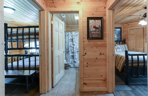 Branson Cedars Cabina | Cricket Creek Cabin awaits you | 3 Bed, 2 Bath