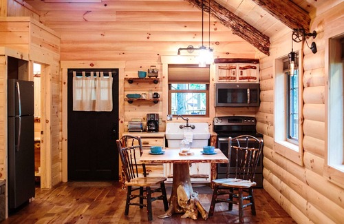Millersburg Casa | Cricket Hill Treehouse Cabins